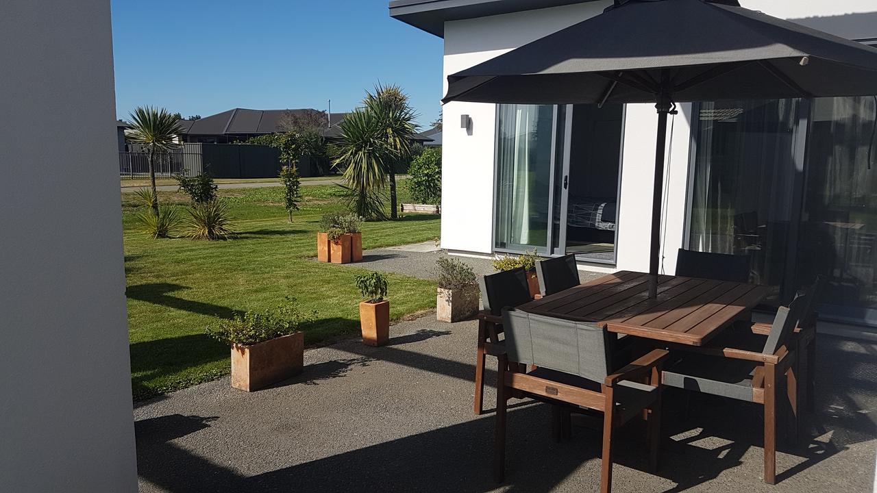 Accommodation In Frimley 哈士汀 外观 照片